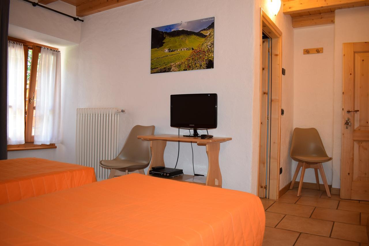 Italo-Svizzero Hotel Киавена Екстериор снимка