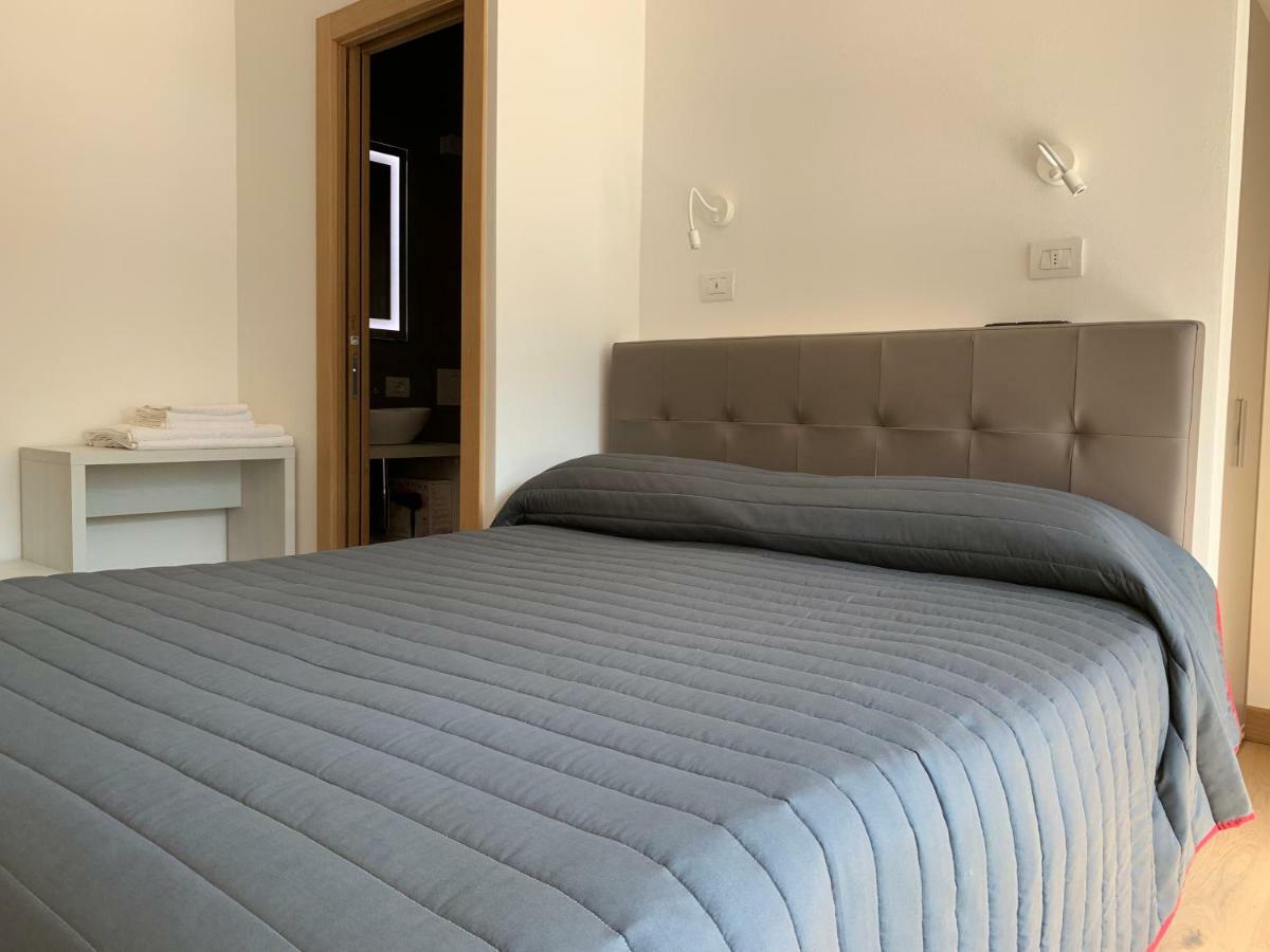Italo-Svizzero Hotel Киавена Екстериор снимка